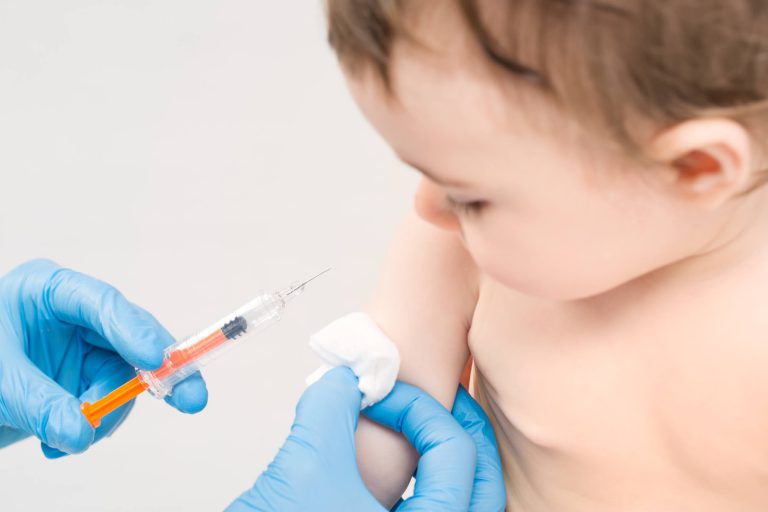 Vacinando bebê